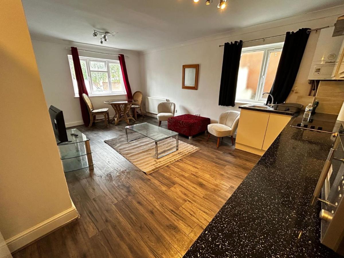 The Ruislip Apartment Экстерьер фото